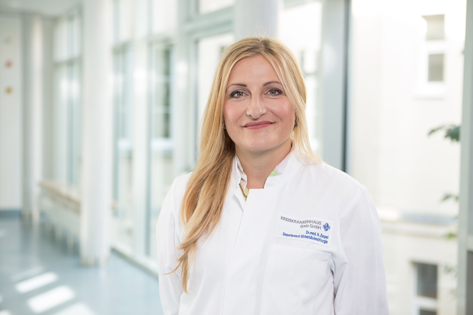 Neurochirurgin Dr. med. Nancy Zaspel ist Chefärztin des Departments für Wirbelsäulenchirurgie im Greizer Kreiskrankenhaus.