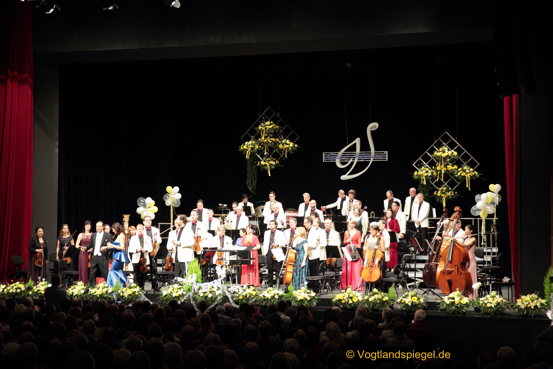 Schwungvoll und heiter verabschiedete die Vogtland Philharmonie Greiz/Reichenbach am Silvestertag das alte Jahr zu gleich drei Konzerten.