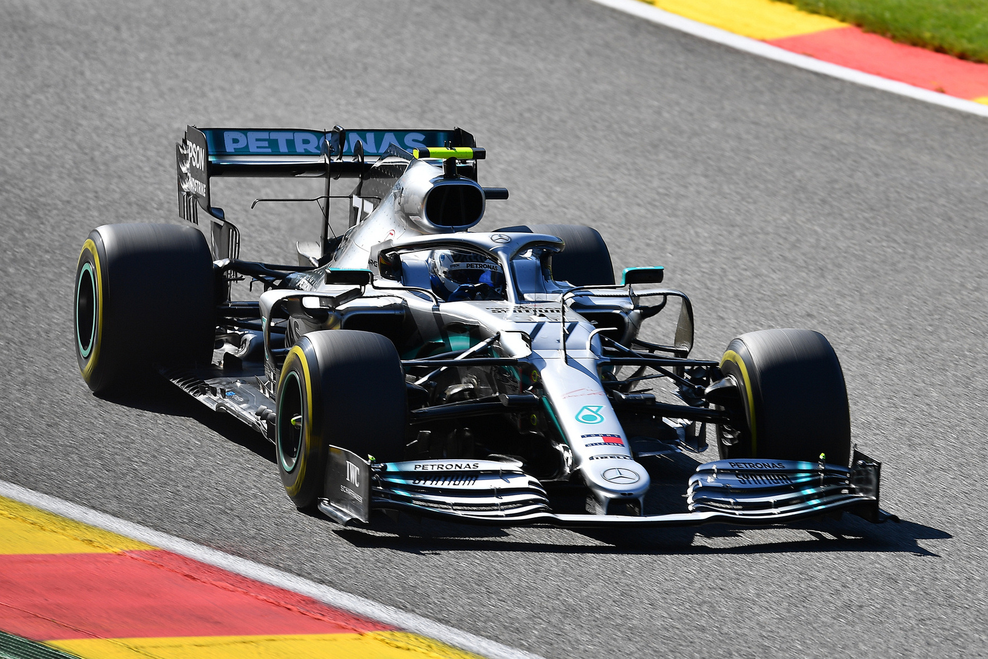 Der Finne Valtteri Bottas (Mercedes) gewinnt den Formel 1-Auftakt in Österreich