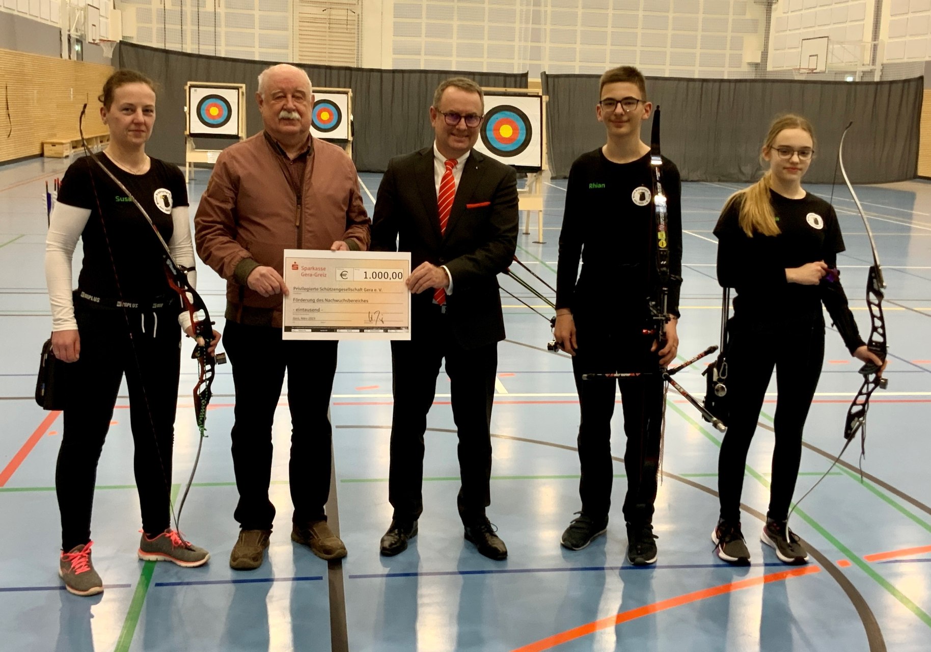 Sparkasse fördert erfolgreichen Geraer Bogensport-Nachwuchs
