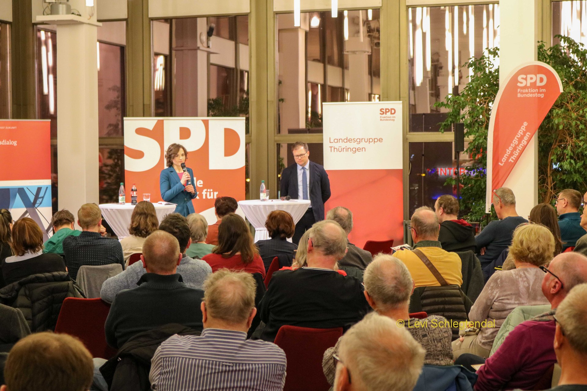 Elisabeth Kaiser unterwegs mit Carsten Schneider: Wirtschaft, Kultur und Bürgerdialog im Fokus